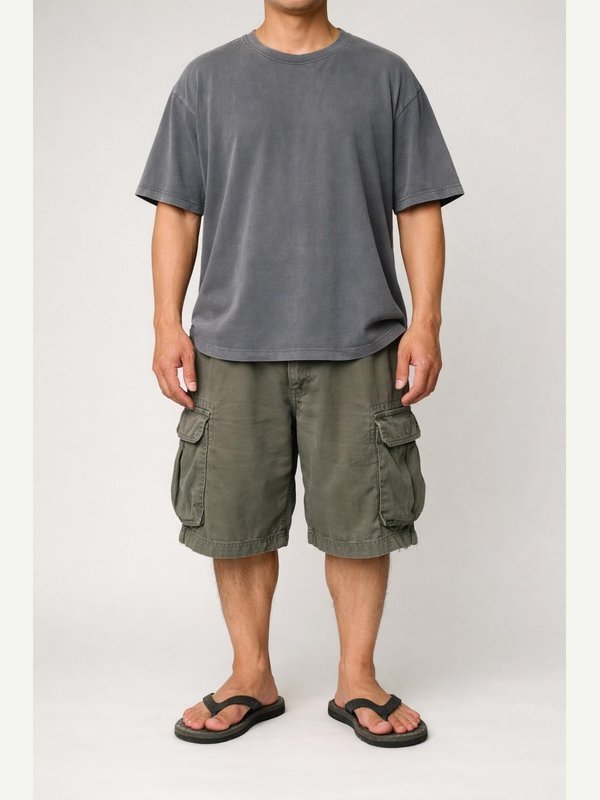 Faded oversized gray T-shirt, baggy cargo shorts and worn rubber flip-flops.